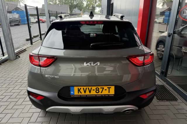 Kia Stonic (2023) thumbnail 4