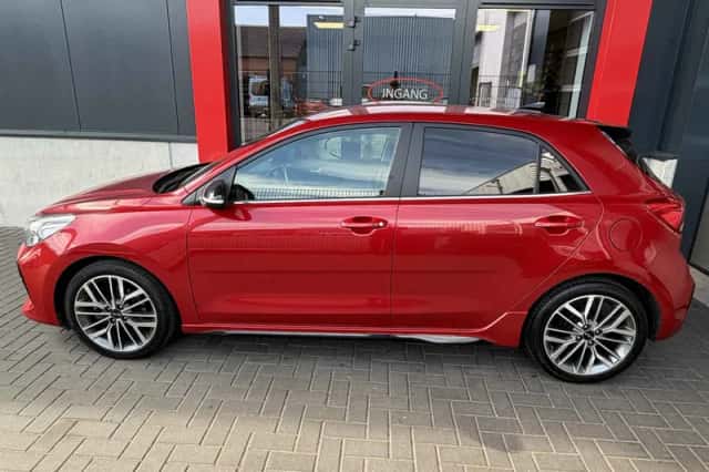 Kia Rio (2021) thumbnail 2