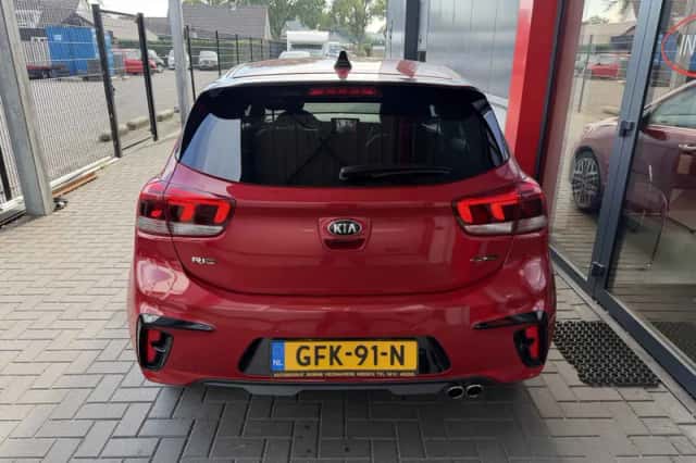 Kia Rio (2021) thumbnail 5