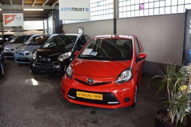 Toyota Aygo (2013) thumbnail 2
