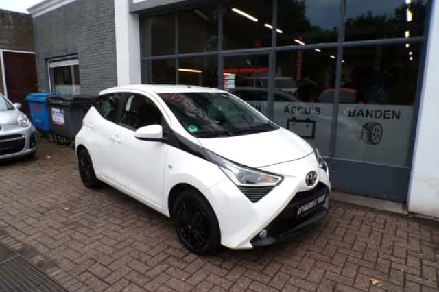 Toyota Aygo (2019) thumbnail 2
