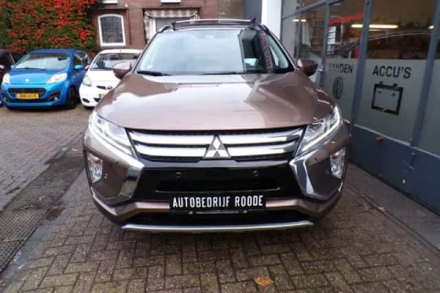 Mitsubishi Eclipse Cross (2018) thumbnail 3