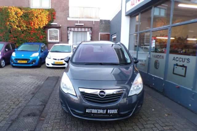 Opel Meriva (2013) thumbnail 3