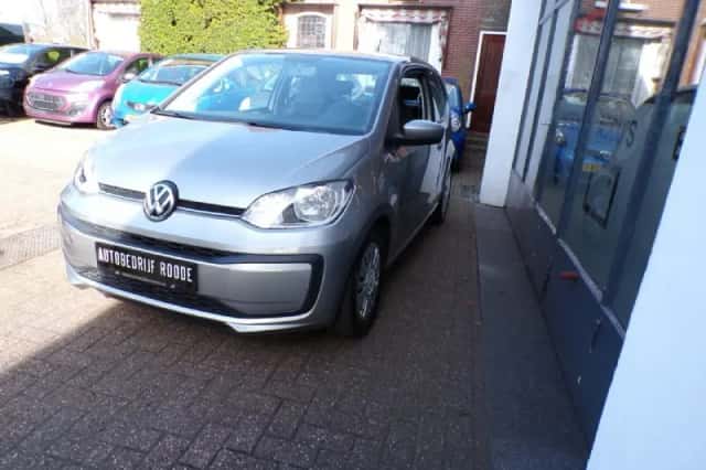 Volkswagen Up! (2018) thumbnail 3