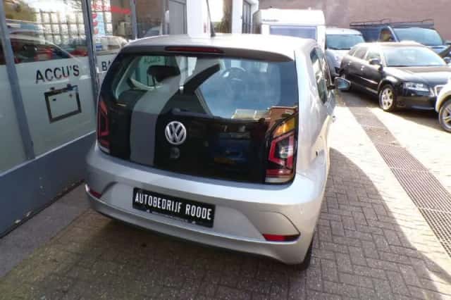 Volkswagen Up! (2018) thumbnail 5