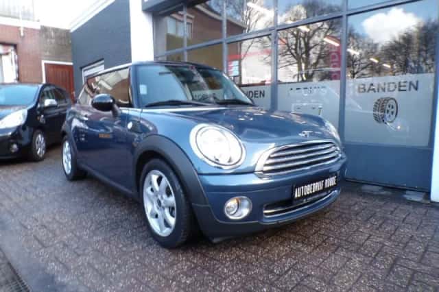 MINI Cooper (2009) thumbnail 2