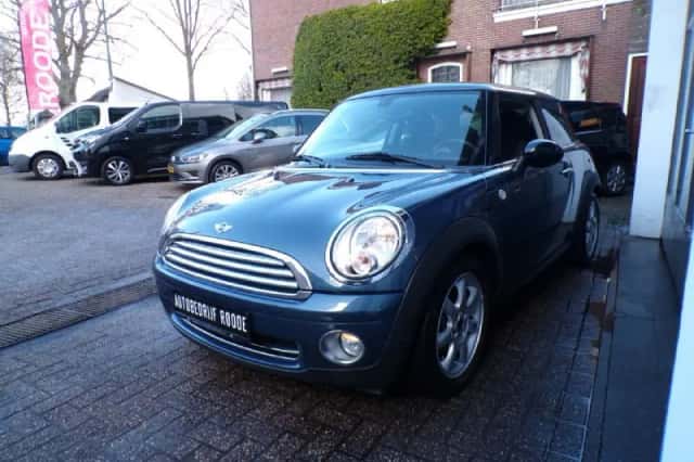 MINI Cooper (2009) thumbnail 3