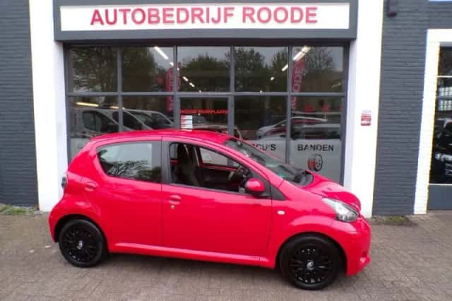 Toyota Aygo (2014) thumbnail 1