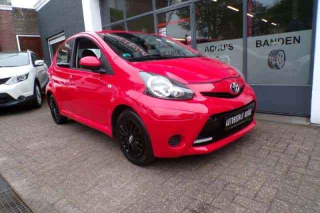 Toyota Aygo (2014) thumbnail 2