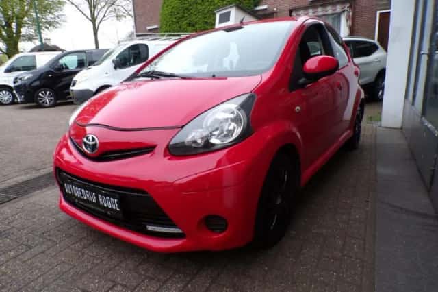 Toyota Aygo (2014) thumbnail 3