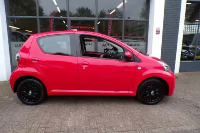 Toyota Aygo (2014) thumbnail 4