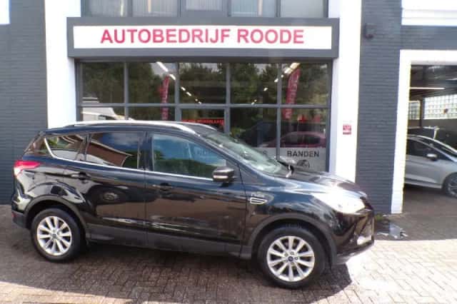 Ford Kuga (2016) thumbnail 1