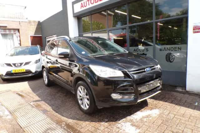 Ford Kuga (2016) thumbnail 2
