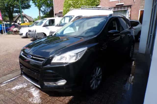Ford Kuga (2016) thumbnail 4