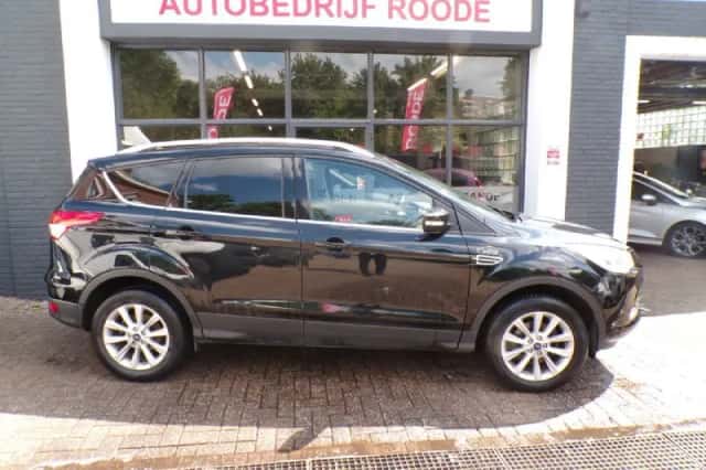 Ford Kuga (2016) thumbnail 5