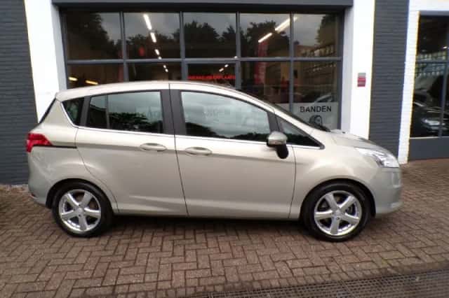 Ford B-Max (2017) thumbnail 4