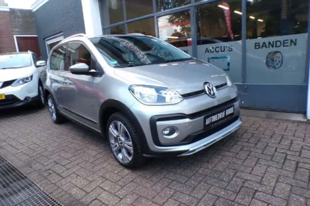 Volkswagen Up! (2017) thumbnail 2