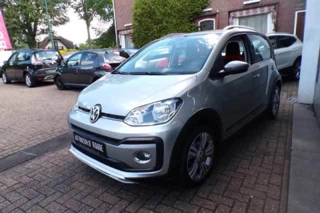 Volkswagen Up! (2017) thumbnail 3