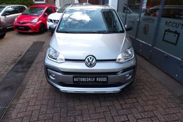 Volkswagen Up! (2017) thumbnail 4
