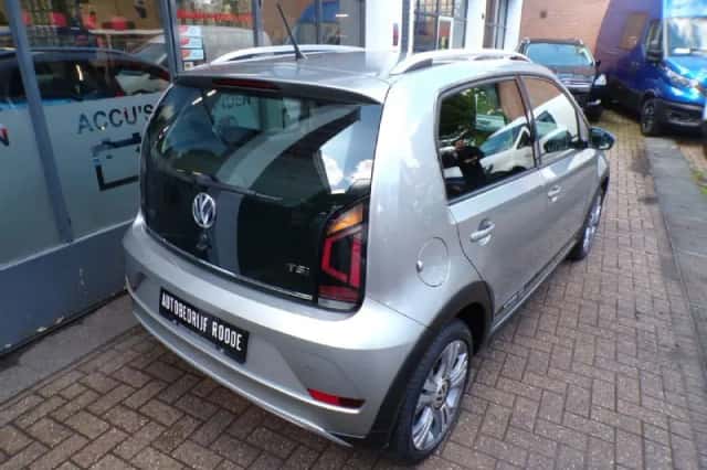 Volkswagen Up! (2017) thumbnail 6