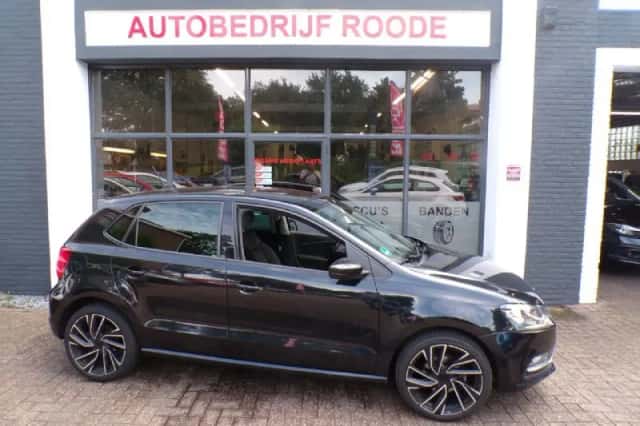 Volkswagen Polo (2016) thumbnail 1