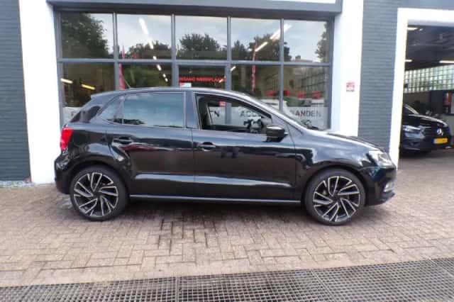 Volkswagen Polo (2016) thumbnail 4