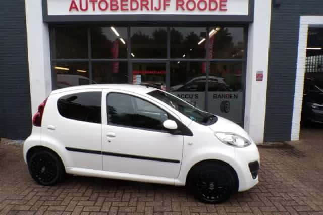 Peugeot 107 (2012) thumbnail 1