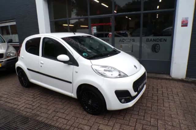 Peugeot 107 (2012) thumbnail 2