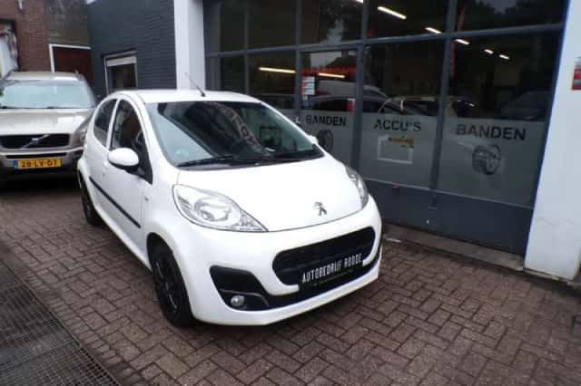 Peugeot 107 (2012) thumbnail 3