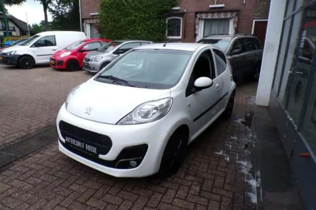 Peugeot 107 (2012) thumbnail 5