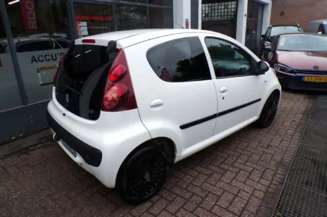 Peugeot 107 (2012) thumbnail 6