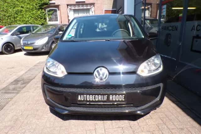Volkswagen Up! (2016) thumbnail 3