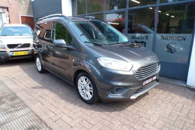 Ford Tourneo Courier (2019) thumbnail 2