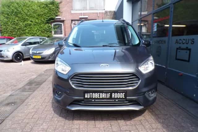 Ford Tourneo Courier (2019) thumbnail 3
