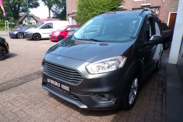 Ford Tourneo Courier (2019) thumbnail 4