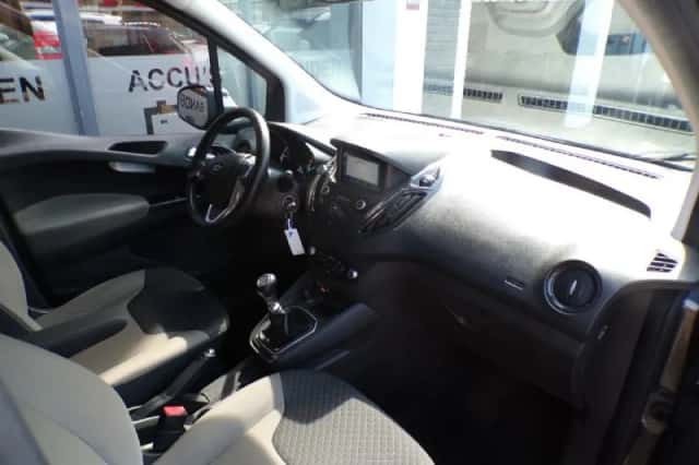 Ford Tourneo Courier (2019) thumbnail 5