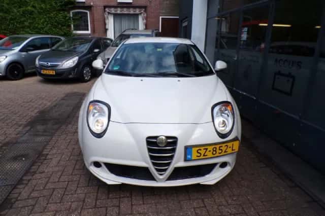 Alfa Romeo MiTo (2009) thumbnail 3