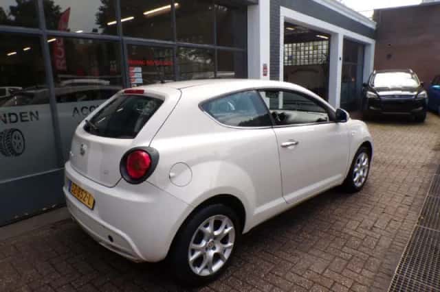 Alfa Romeo MiTo (2009) thumbnail 5