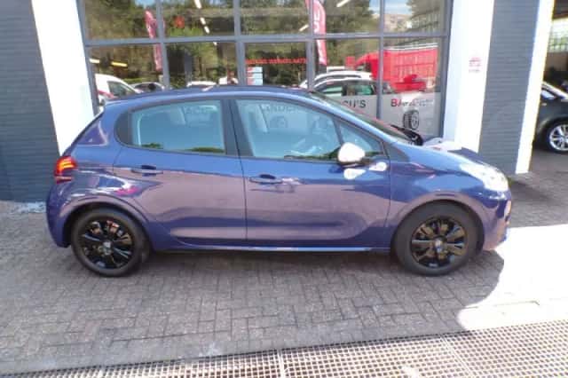 Peugeot 208 (2017) thumbnail 5