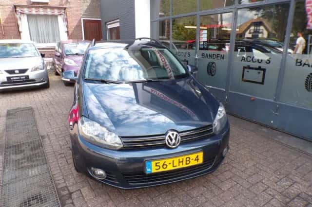 Volkswagen Golf (2010) thumbnail 2