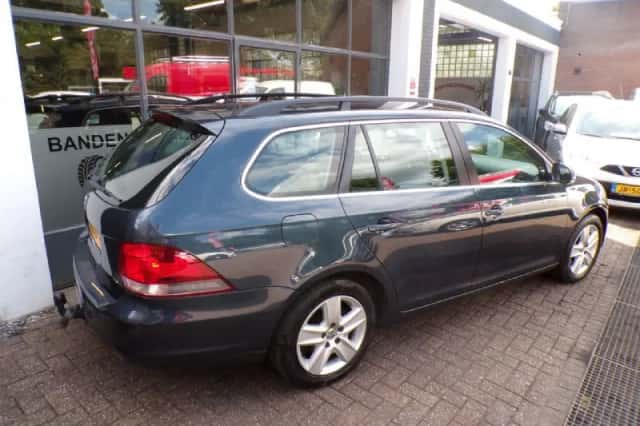 Volkswagen Golf (2010) thumbnail 4