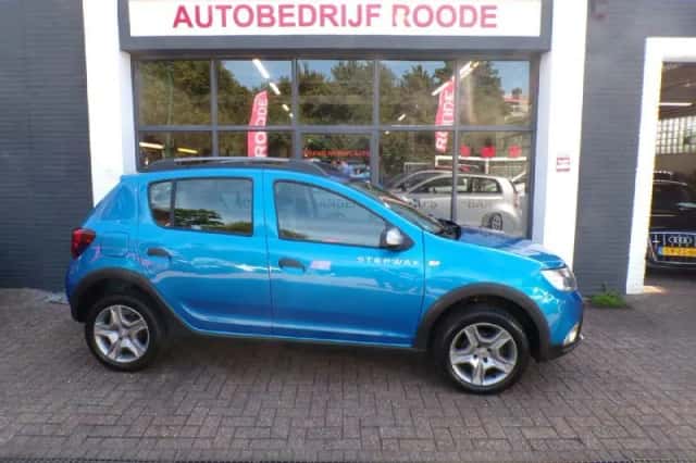 Dacia Sandero (2017) thumbnail 1