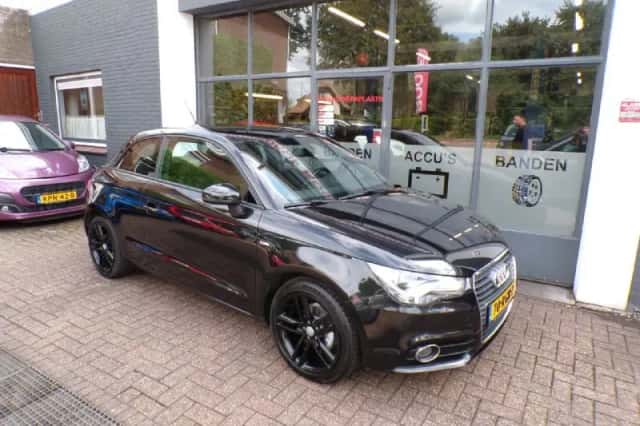 Audi A1 (2011) thumbnail 2