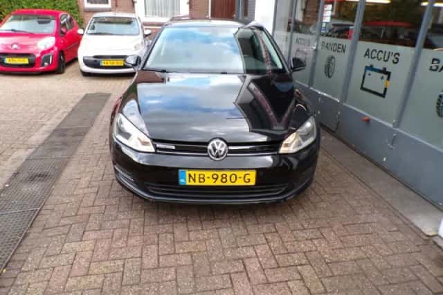 Volkswagen Golf (2017) thumbnail 4