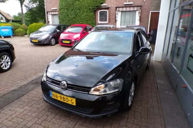 Volkswagen Golf (2017) thumbnail 5
