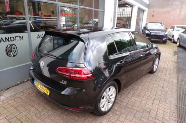 Volkswagen Golf (2017) thumbnail 6