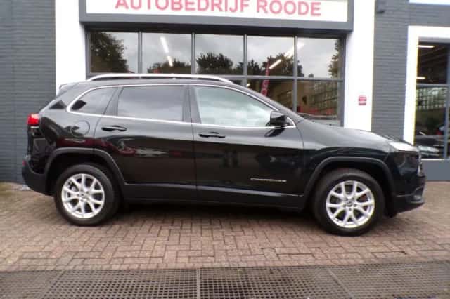 Jeep Cherokee (2017) thumbnail 4