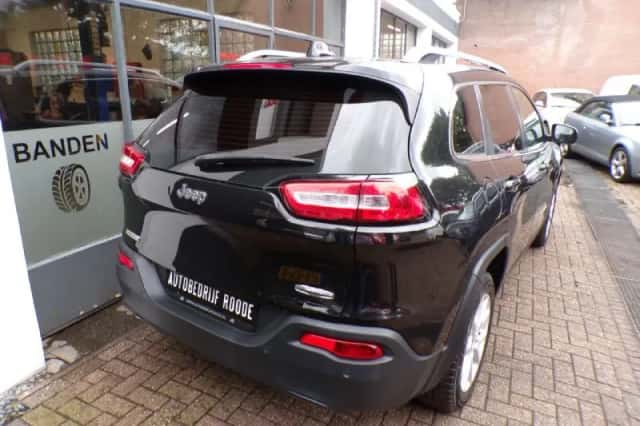 Jeep Cherokee (2017) thumbnail 5
