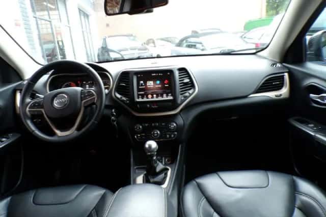 Jeep Cherokee (2017) thumbnail 6