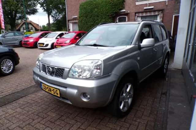 Nissan X-Trail (2006) thumbnail 3